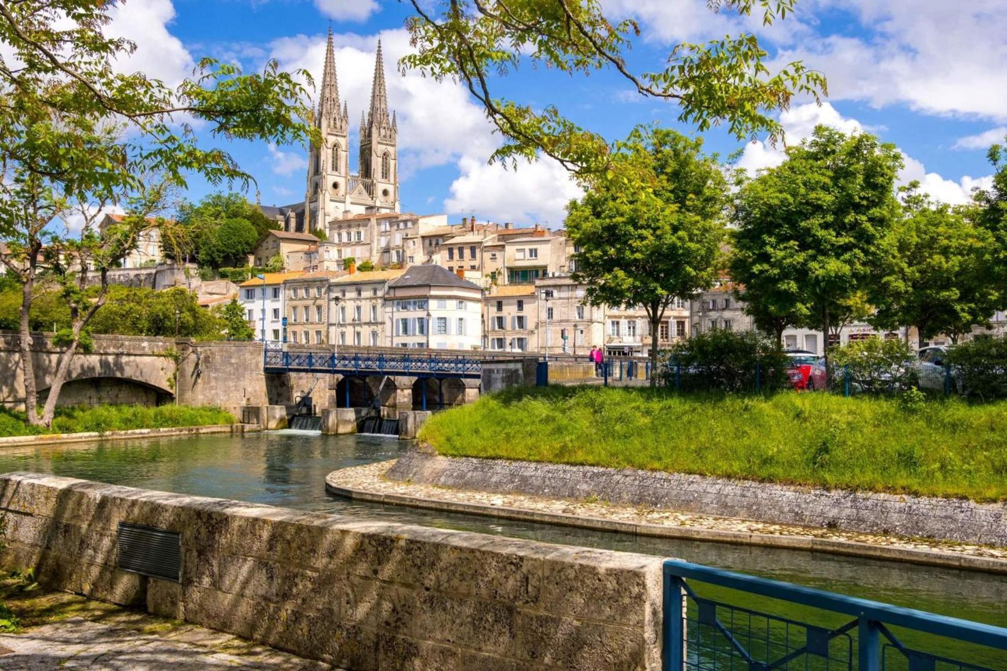 Appartement Lumineux, Wi-Fi Et Parking Prive Niort Exterior photo